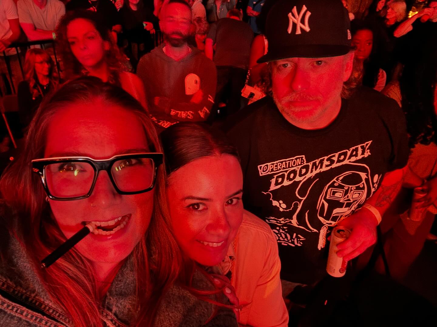 Saying goodbye to summer with these two gems! Thank you @khruangbin for the memorable evening, including all the heads that got kicked out for being extra. Music is for all the people ❤️
🌈 
#foresthillsstadium #summermadness #summersadness #choreography